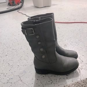 Dreamworks tall grey fleece lined boots with conches.